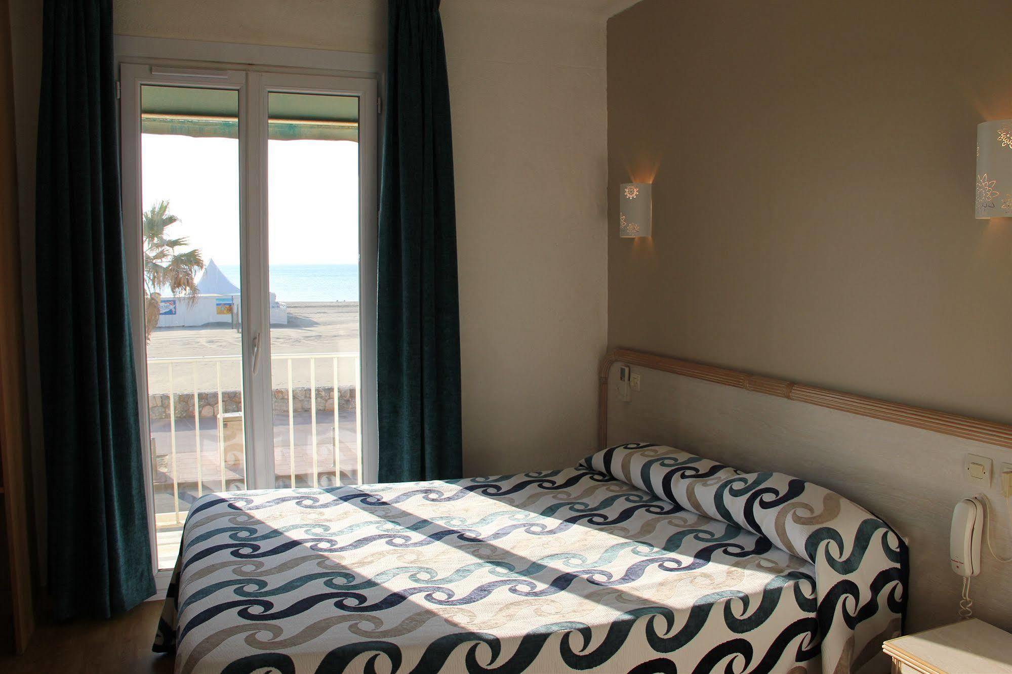 Hotel Saint Georges, Face A La Mer Canet-en-Roussillon Eksteriør billede