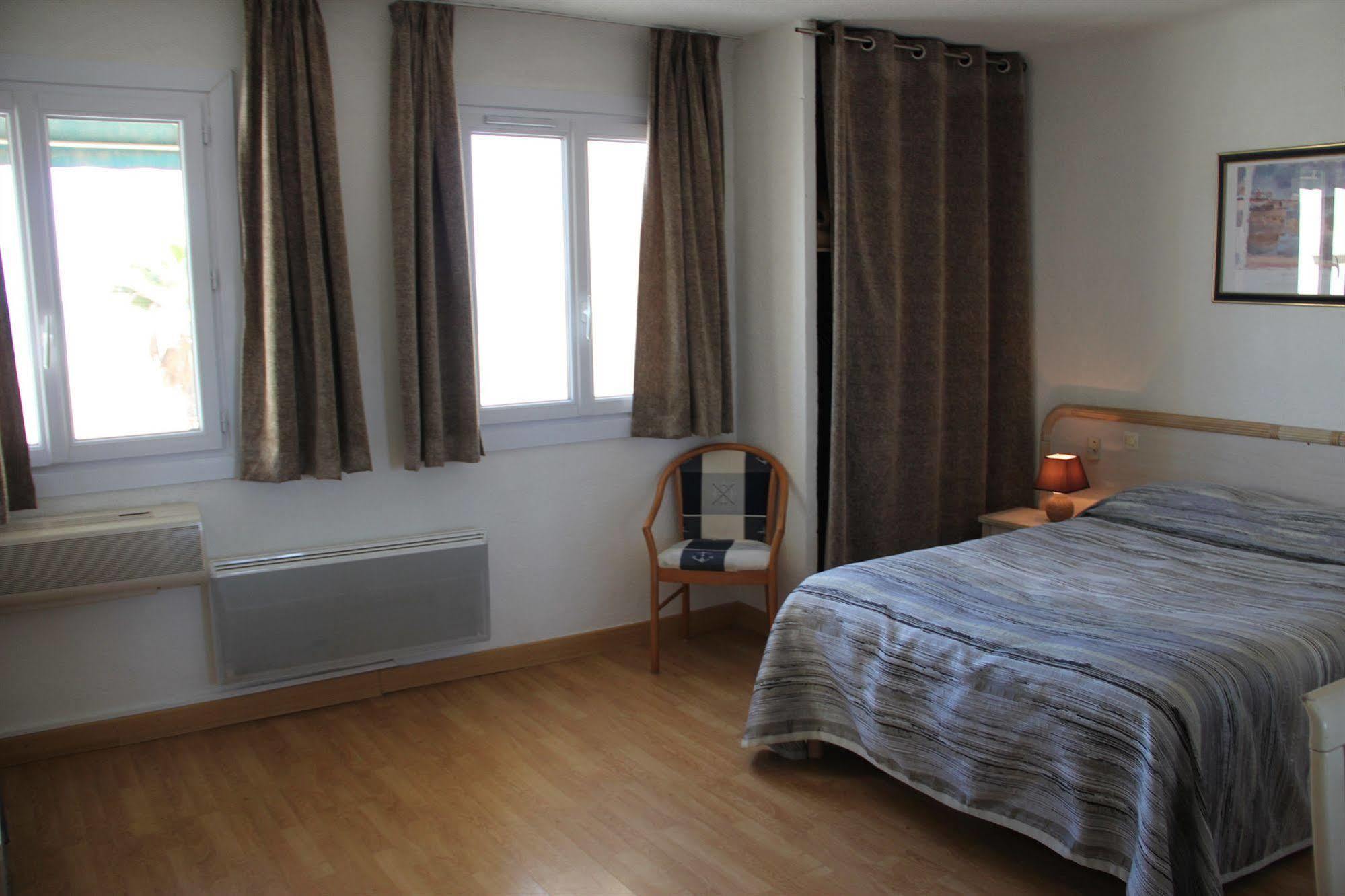 Hotel Saint Georges, Face A La Mer Canet-en-Roussillon Eksteriør billede