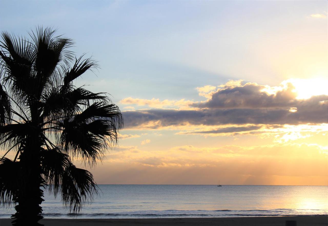 Hotel Saint Georges, Face A La Mer Canet-en-Roussillon Eksteriør billede